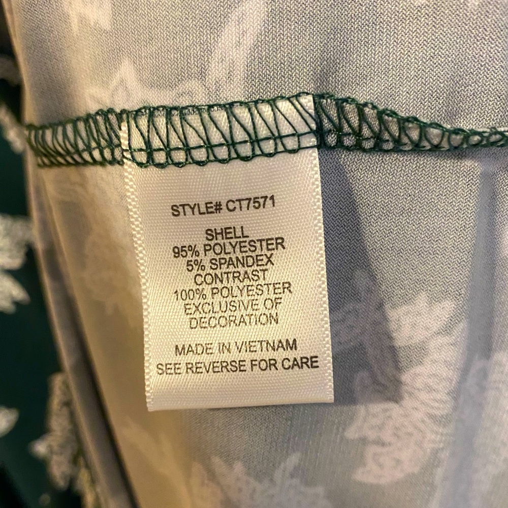 Beautiful green and white blouse. Size Medium - Picture 4 of 7